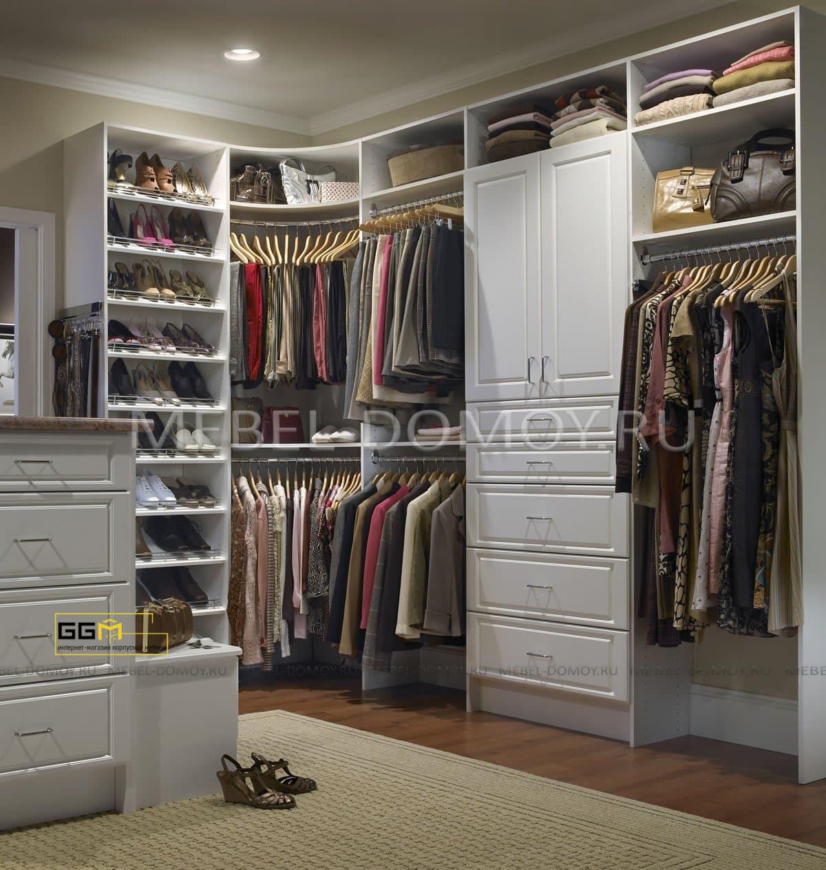 Организовать гардероб. Наполнение гардеробной комнаты. Вместительный гардероб. Гардеробные в доме. Красивая гардеробная комната.